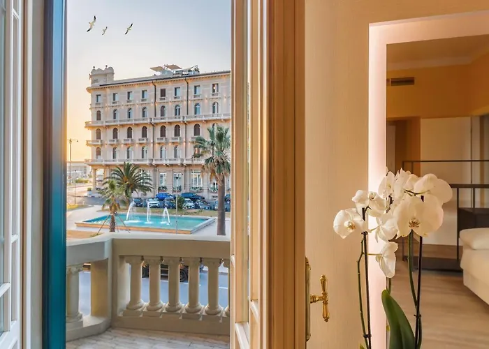 埃斯普奈德酒店 酒店 维亚雷焦